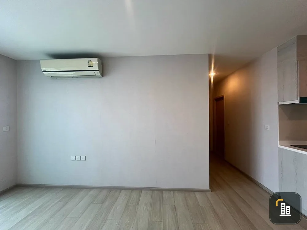 For sale: Life Pinklao, 15th floor, city view, Rama 8 Bridge, spacious room, comfortable living, if interested, hurry and reserve now, don't miss out.