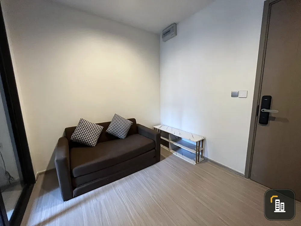 Urgent sale! Life Asoke Hype, empty room, comes with a very good price. Room decorating lovers must not miss this.