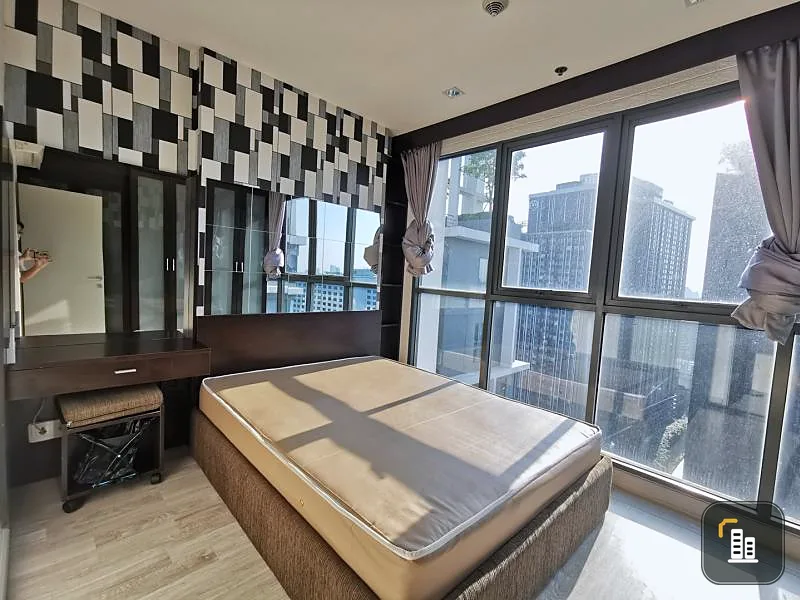 Condo for sale or rent Ideo Mobi Rama 9 Duplex 2 floors, top floor, very beautiful view, next to the wall. Book now. Don't want to miss out.