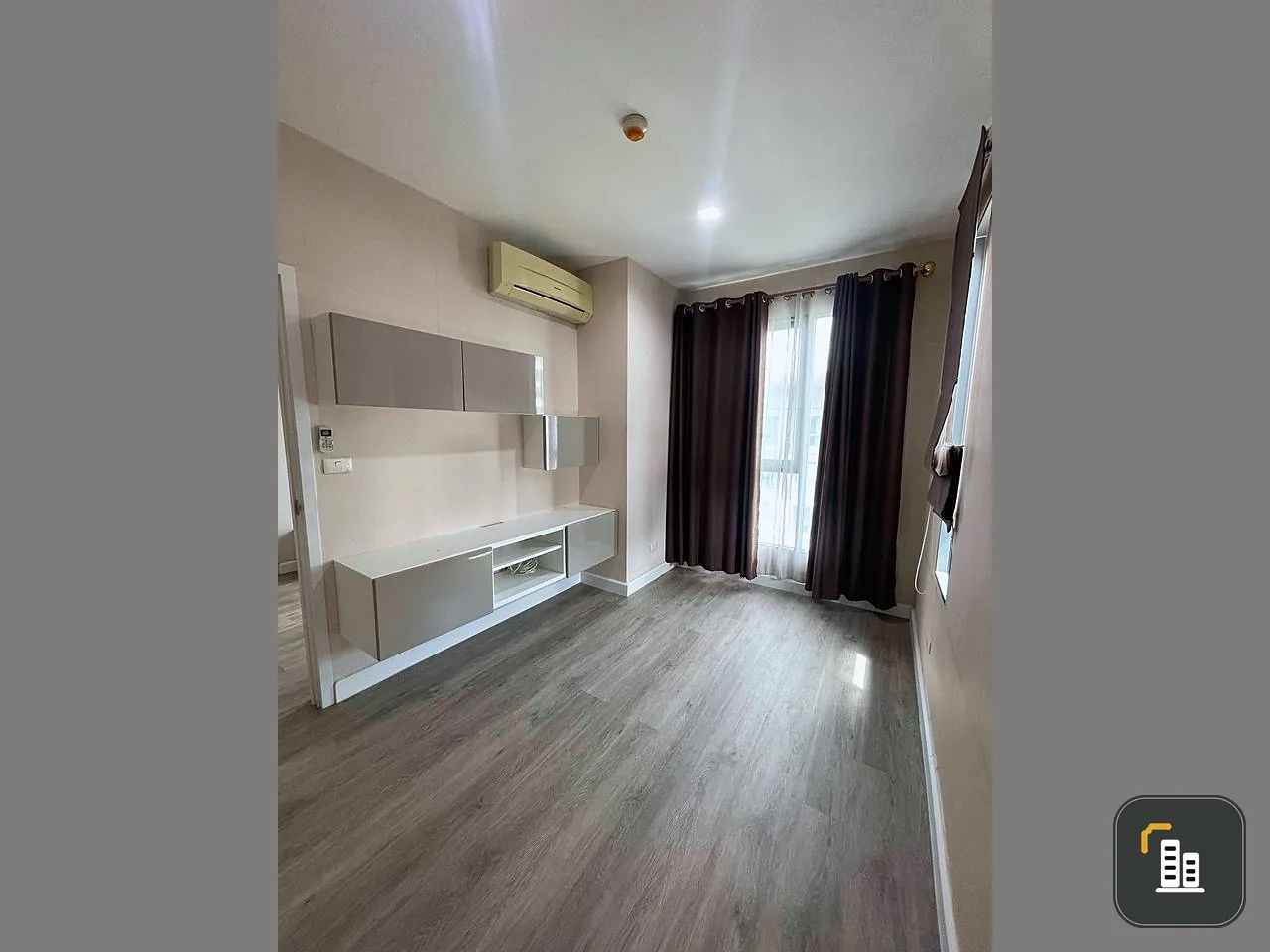 Urgent sale: The Privacy Ngamwongwan, empty room, reasonable price. Room decorating enthusiasts, don't miss out!
