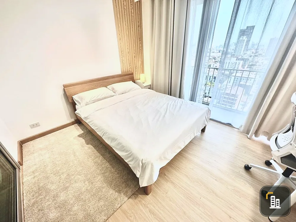 For sale: Abstract Phahon Yothin Park, stunning city view, built-in wardrobes and storage cabinets in the entire room, hurry and book now.
