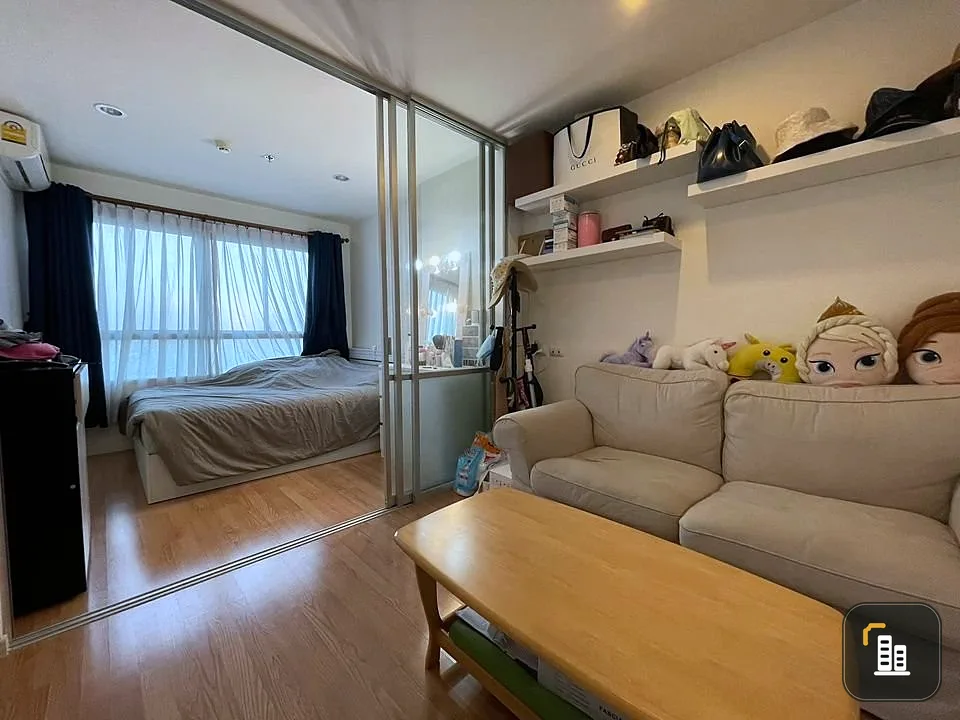 Condo for sale: Lumpini Ville Ramkhamhaeng 60/2, 4th floor, corner room, separate bedroom for privacy. Reserve now!