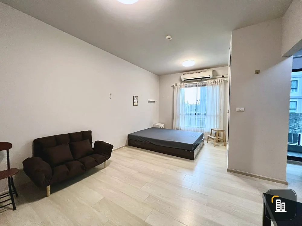 For rent: Unio Ramkhamhaeng-Seri Thai, room is not hot, exposed to sunlight for no more than 3 hours, view of fitness center and swimming pool, move n