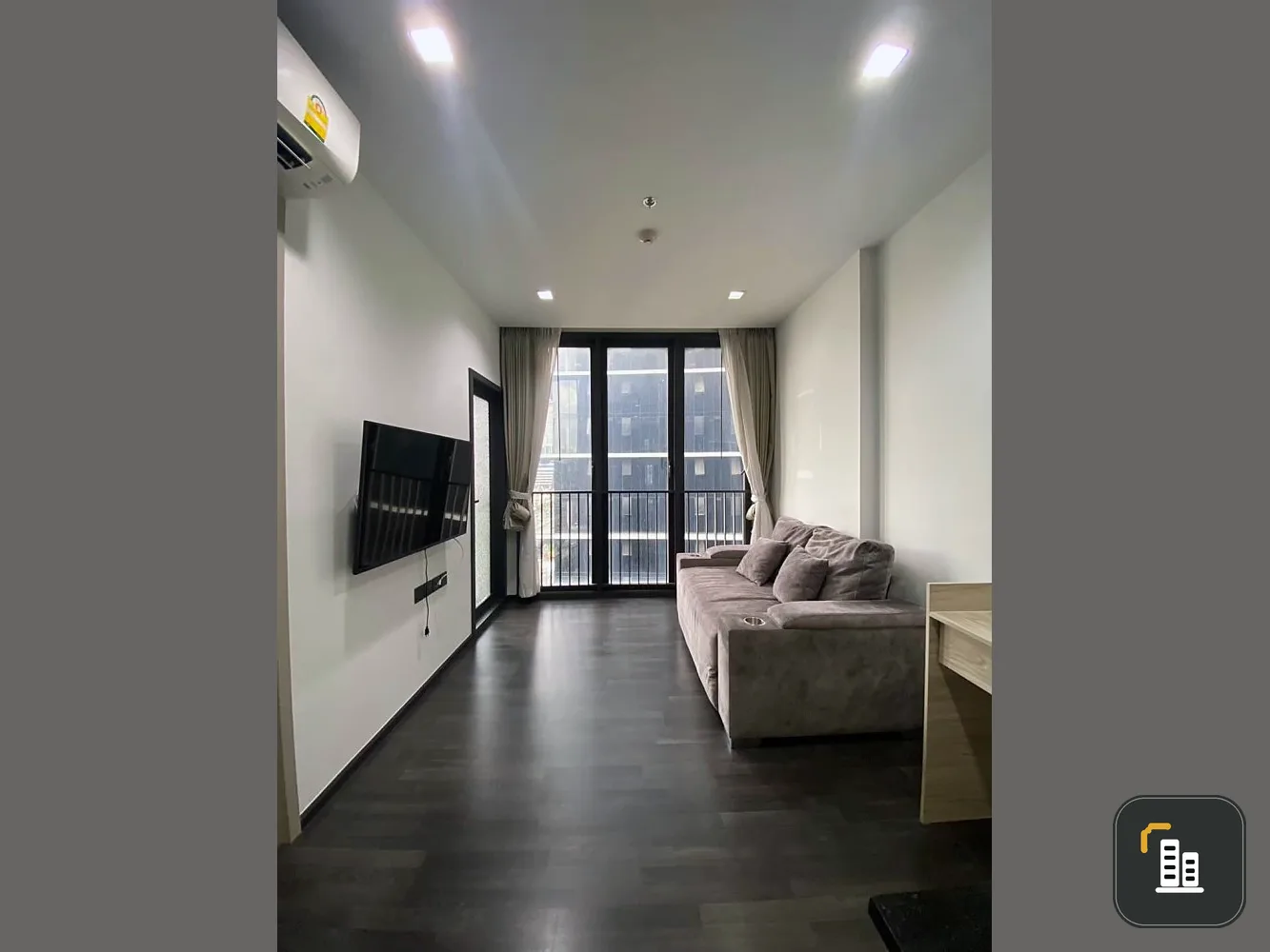 For rent the line asoke-ratchada, ready to move in, complete with furniture and appliances, must hurry to reserve now.