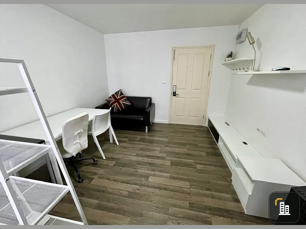 For sale, for rent, Debura Phran Nok, overlooking the swimming pool and fitness center, no sunlight coming into the room all day, very good wind, very