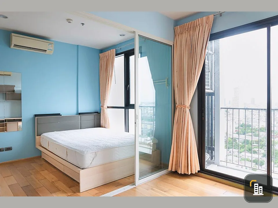 For sale Fuse Sathorn-Taksin, high floor, colorful room, with facilities, great view, hurry and book before you miss out.