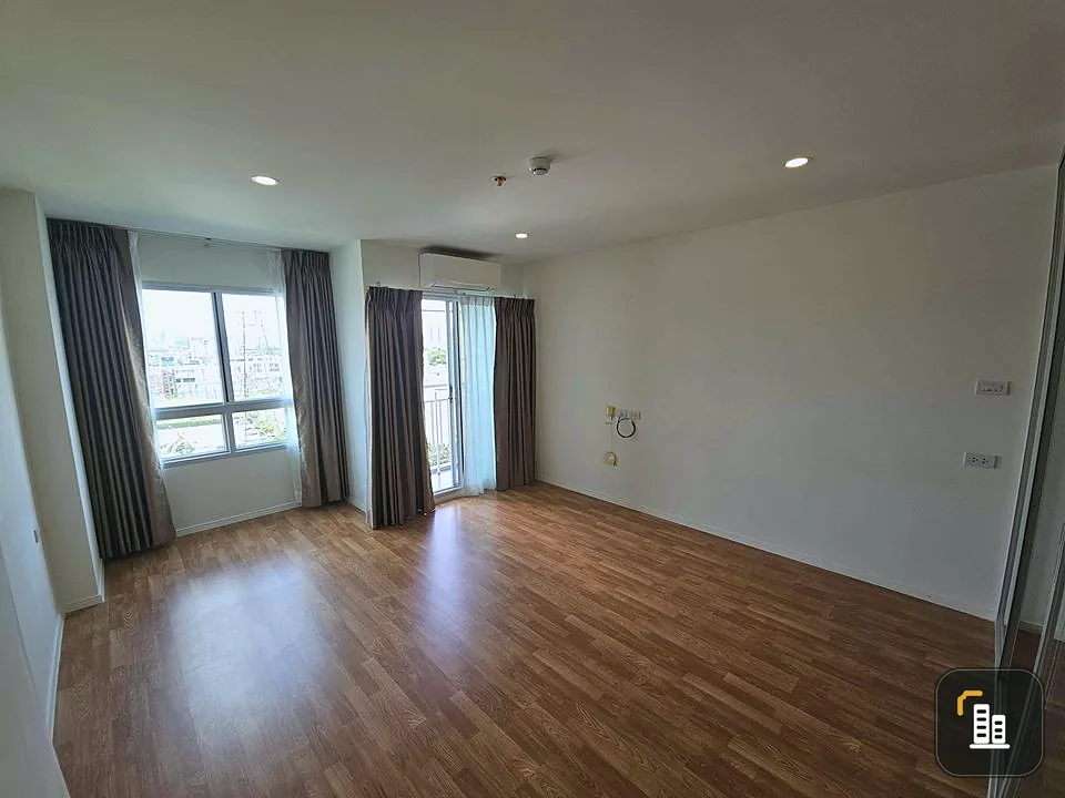 Condo for sale, Lumpini Ville Phatthanakan-Srinakarin, empty room, not too expensive, those who love decorating rooms should not miss it.