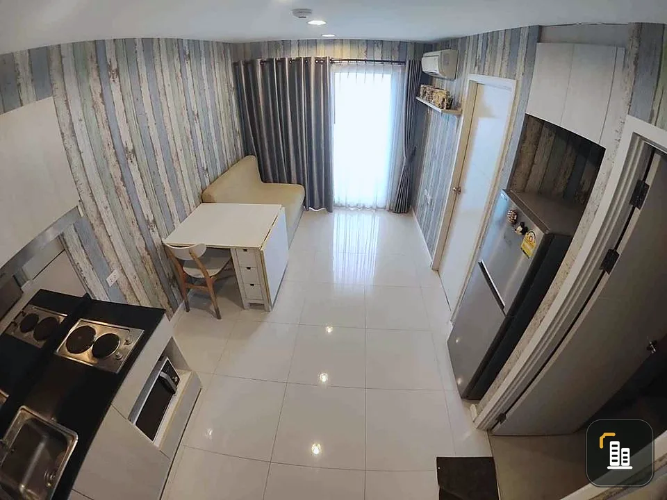 For sale: Vio Krarai, with awesome wallpaper throughout the room, same floor as the fitness center, very convenient, you can't miss out on booking.