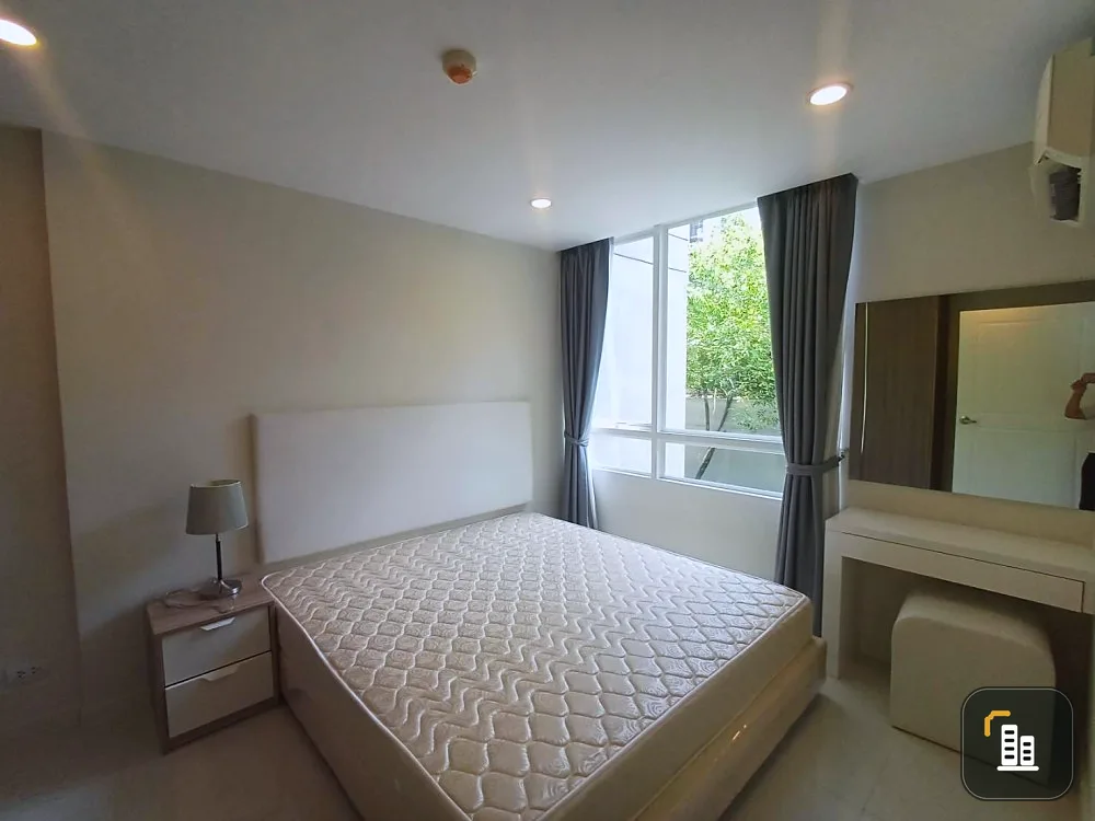 For rent: Condo Element Srinakarin, spacious, comfortable, decorated nicely, fully furnished, book first, get first.
