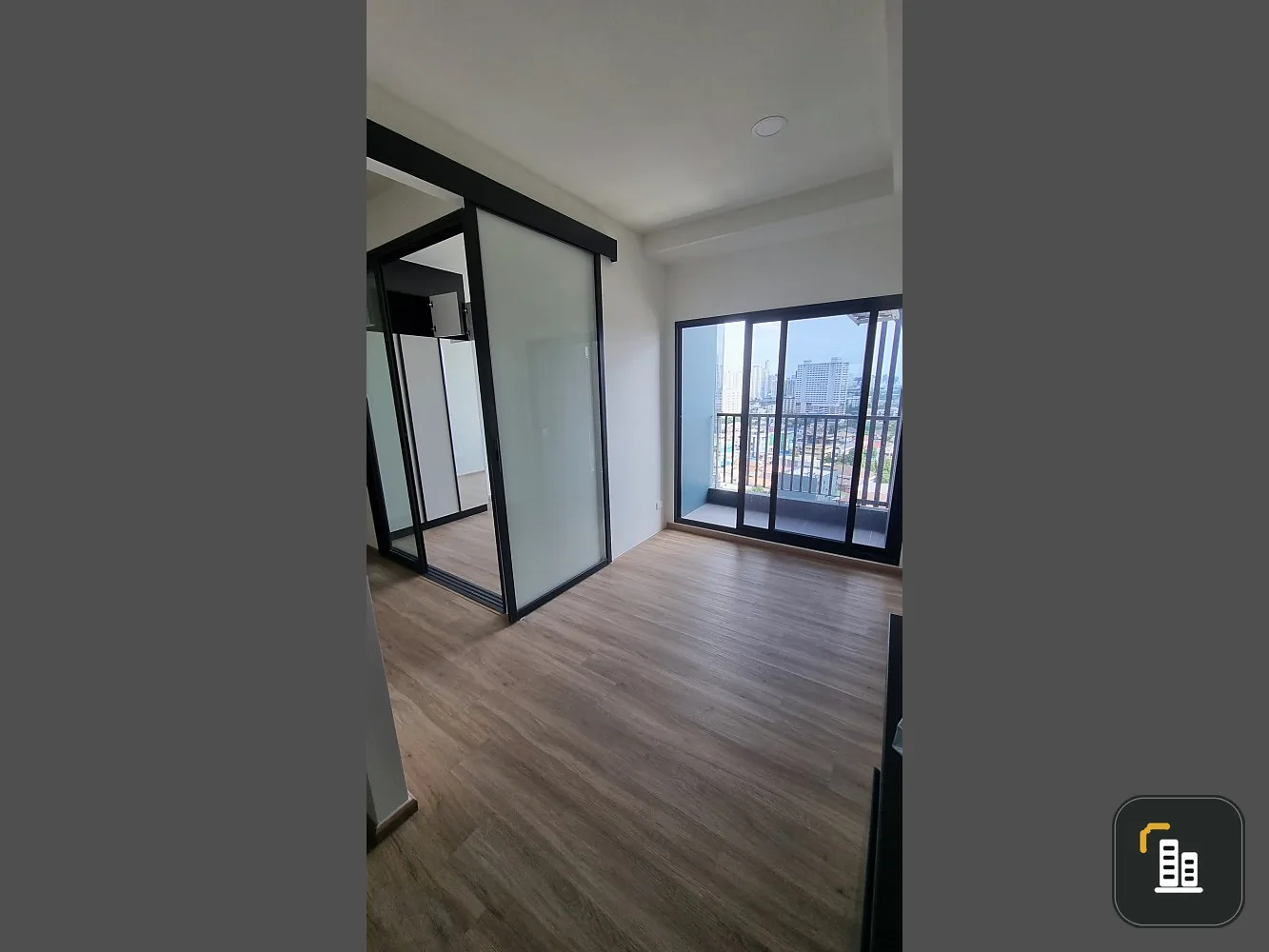 Selling down payment, The Stage Mindscape Ratchada - Huai Khwang, bright room, lots of built-in furniture, high view, reserve now!