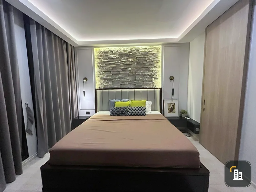 For Sale/Rent!! Noble Ploenchit Condo, 28th floor, corner unit, beautiful room, fully furnished, ready to move in. Don't miss out!!