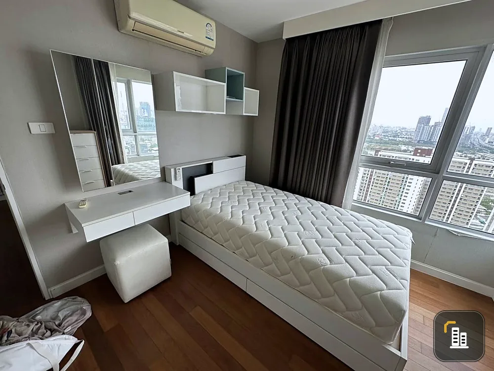 For rent: Belle Grand Rama 9, high floor, spacious room with big screen TV. Movie lovers, don't miss out, book now!