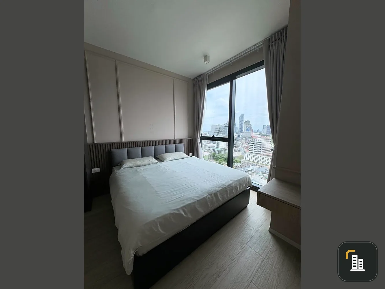 Selling a room at The Lofts Silom project, ready to move in, fully furnished with built-in, I must say you can't miss it.