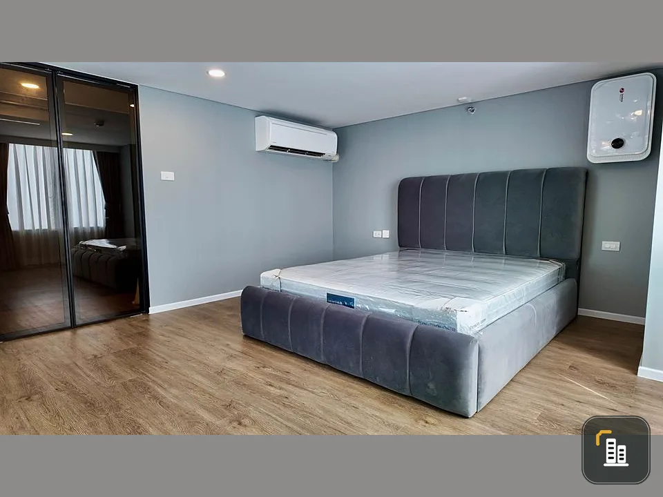 For rent: Landmark at MRT Station, 2 bedrooms, 2 bathrooms, beautiful view of the project. If you don't book, you'll really miss out.
