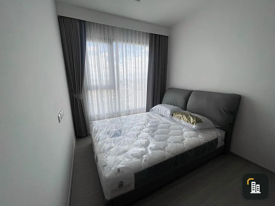 For rent: Life Asoke Hype, ready to move in, fully furnished, just bring your own luggage and move in, don't hesitate.
