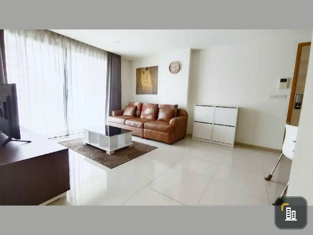For sale: Socio Reference 61, 5th floor, very large room with a large sofa, comfortable to sit on. Good like this, book now.