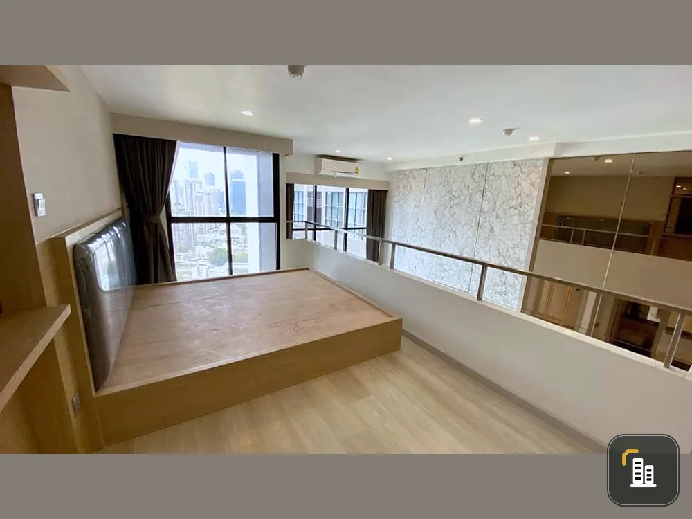 For sale: Knightsbridge Prime Sathorn, Duo Space room, 33rd floor, 4.4 m high ceiling, good price, buy now, don't wait.