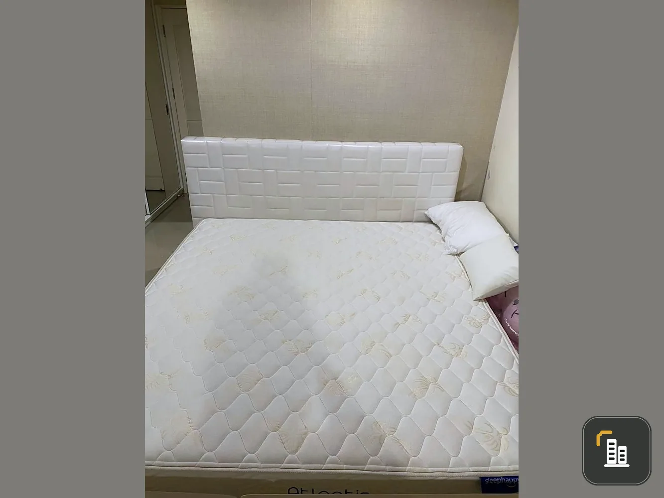 For sale: Regent Home 7 Sukhumvit. Comes with full built-in furniture. Just come and move in. Hurry and reserve now!