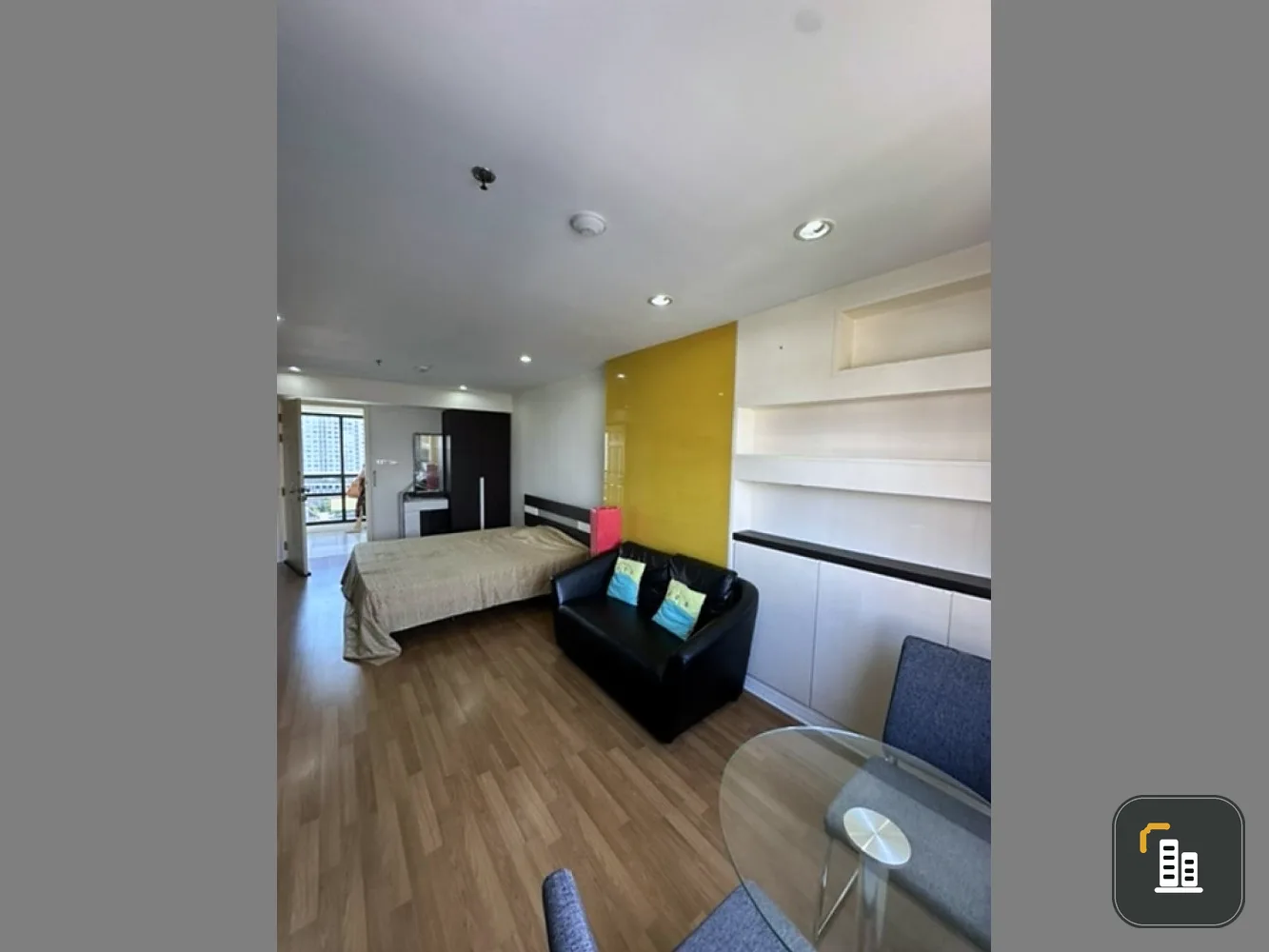For rent: Lumpini Place Ratchada - Tha Phra, city view, Krungthep Bridge side, fully furnished room, just bring your bags and move in.