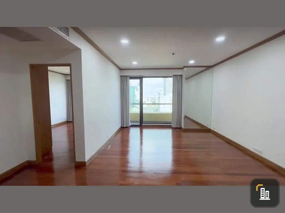 Urgent sale! Condo Baan Chao Phraya, empty room, 17th floor, Chao Phraya River view, spacious usable area, must hurry and reserve now.