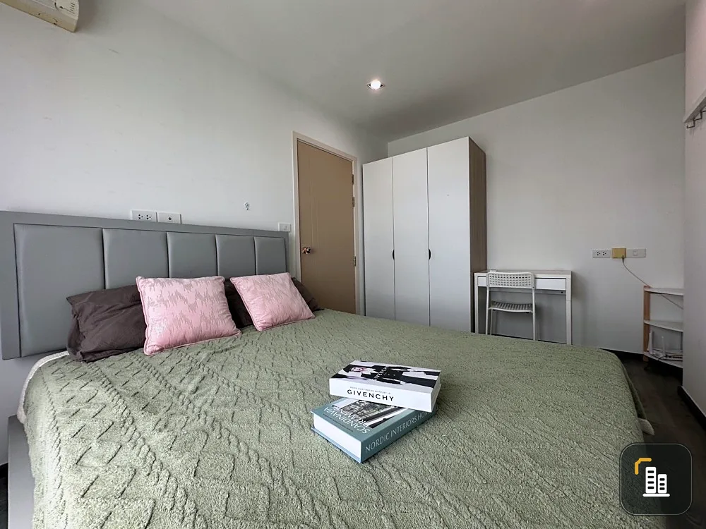 For rent, Rich Park Triple Station condo, luxury condo, beautiful room, built-in furniture, ready to move in, don't miss it