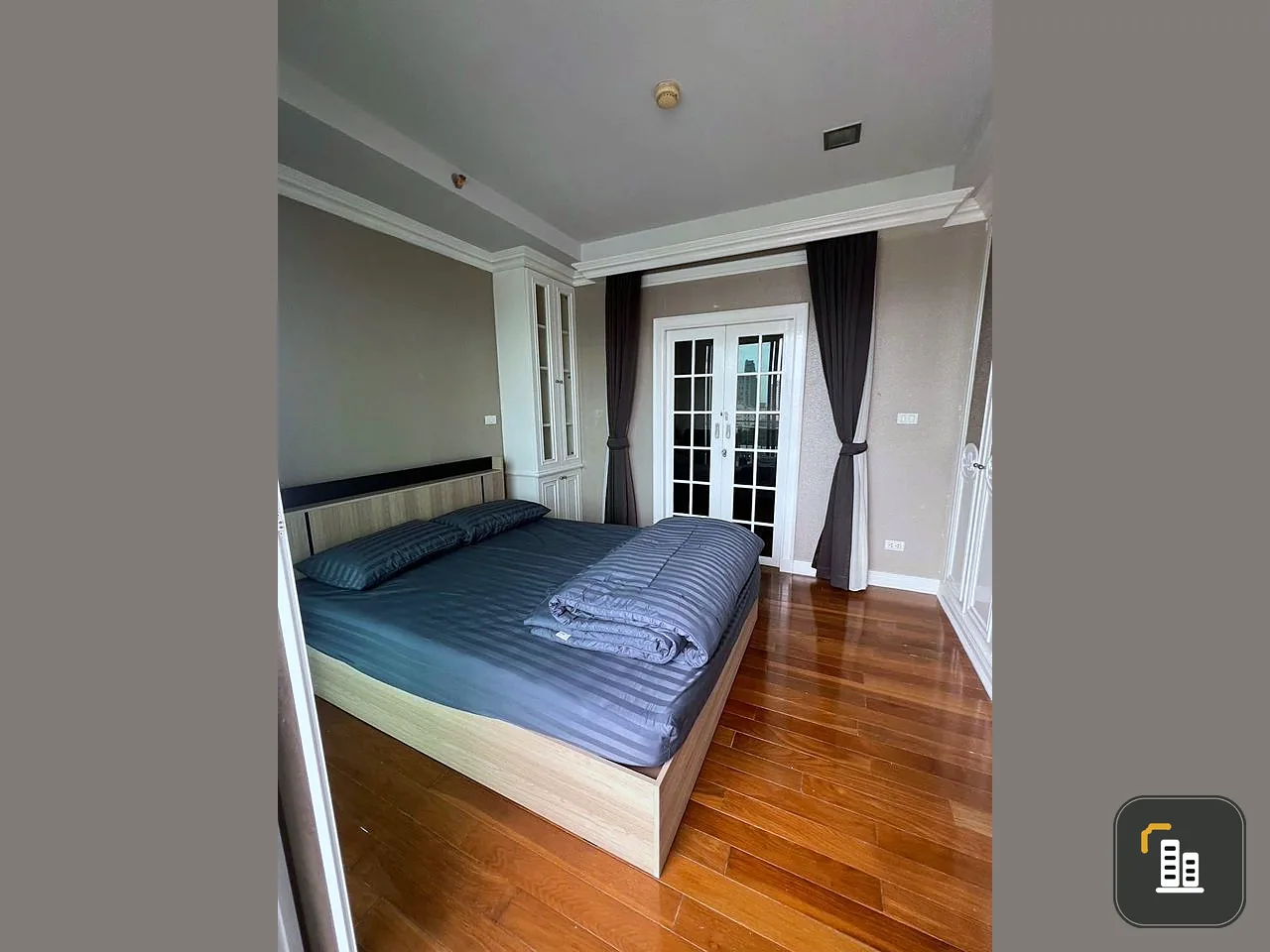 For sale: Abstract Phahon Yothin Park, beautiful room, in pristine condition, with excellent built-in furniture. Can you not reserve it?