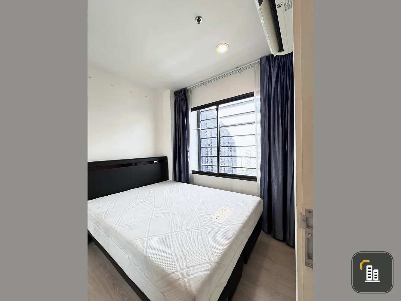 For sale: Rhythm Asoke 2, 28th floor, very high, great city view, great atmosphere, you will regret it if you miss it.