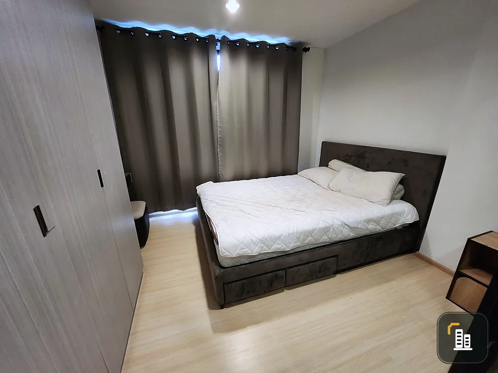Condo for sale, Rice Rama 9, 4th floor, not very high, bright room, comfortable to the eyes, plus plenty of furniture. You must not miss it.
