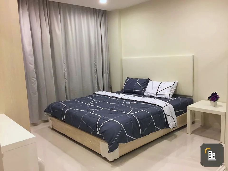 For sale: Element Srinakarin, room with pool view, plus electrical appliances ready to use and lots of furniture, reserve now!