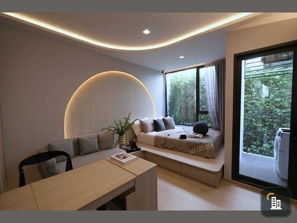 Down payment sale, Reference Sathorn-Wongwian Yai, 14th floor, studio room, very beautiful design, great view, book first, get first.