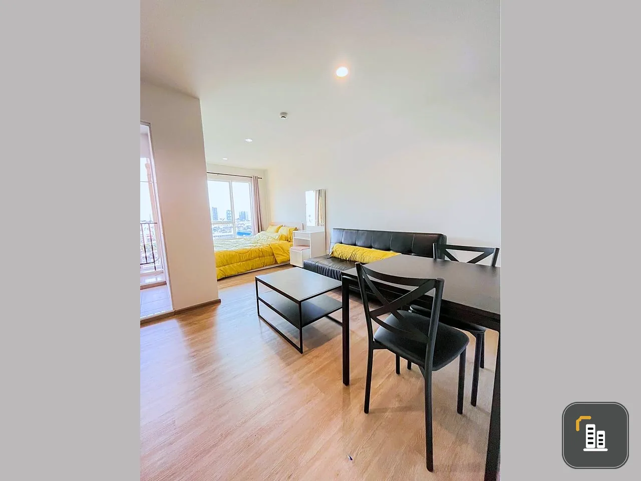 For rent: Regent Home Bang Son Phase 2, open view, simply decorated, with matching furniture. Reserve now.
