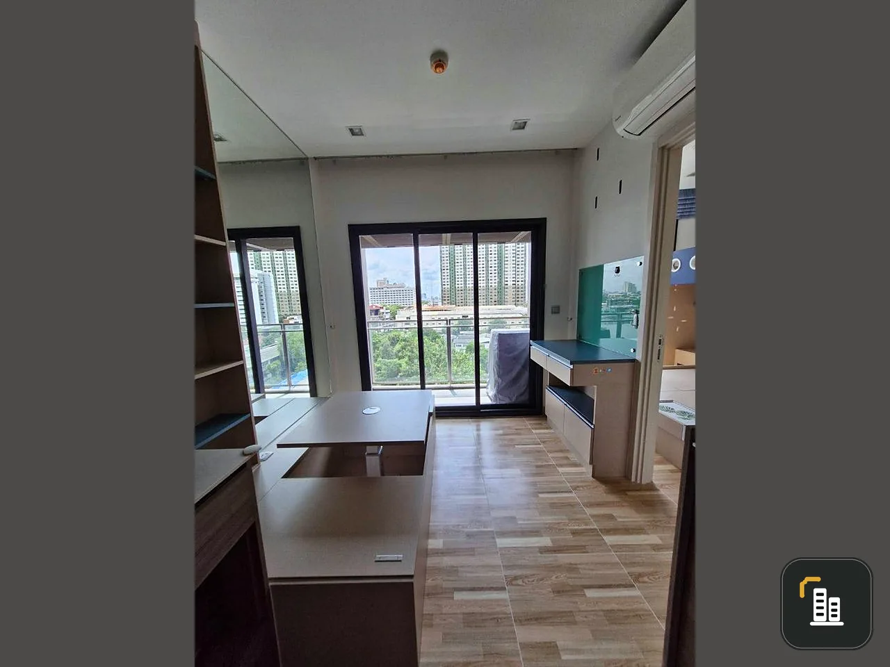 For sale: The Line Phahonyothin-Pradipat, excellent furniture, lots of storage space, use space to its full potential, urgent.