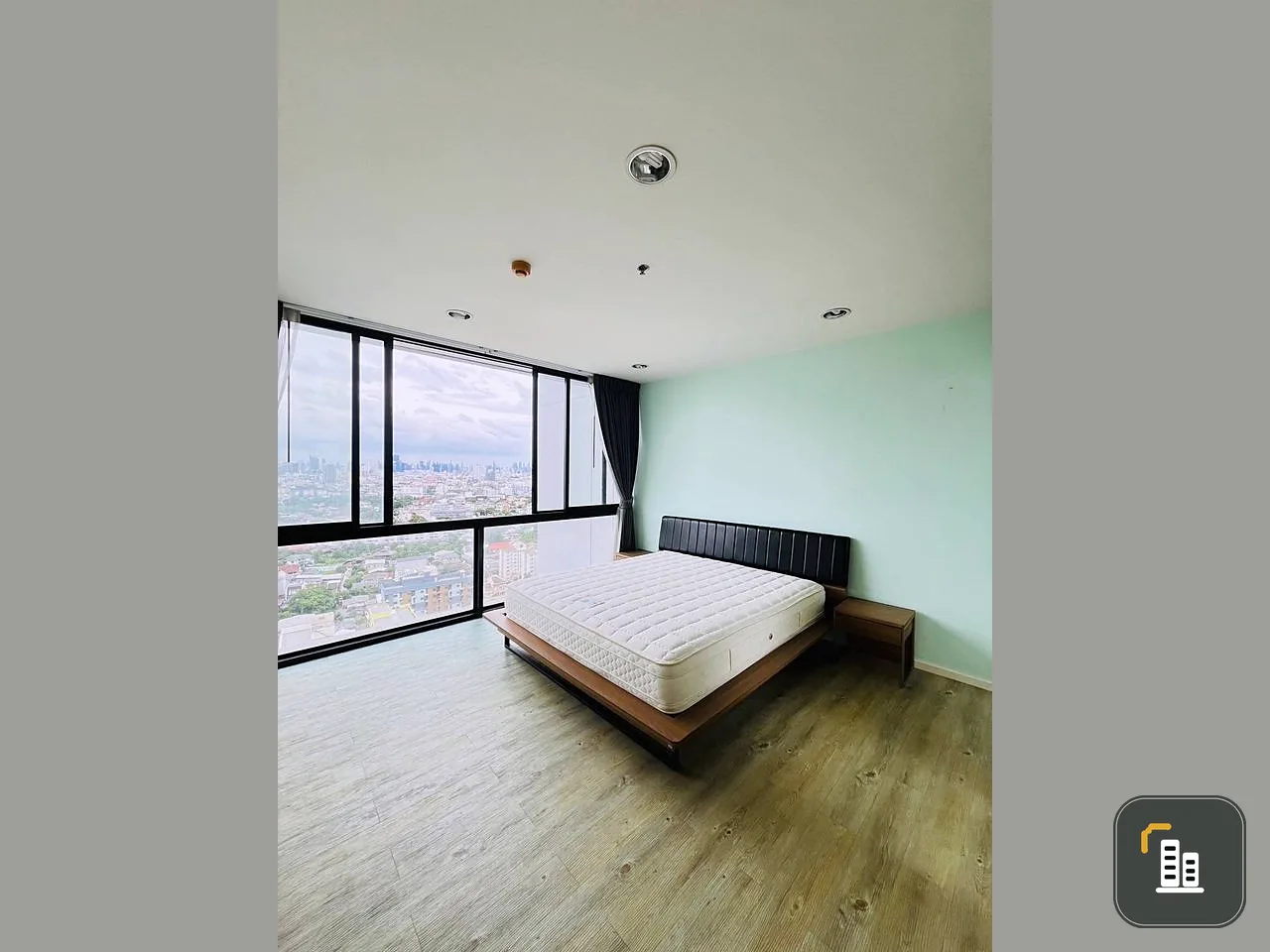 For sale: The Issara Ladprao, 26th floor, very high, great city view, very spacious room, fully furnished, can't miss booking.