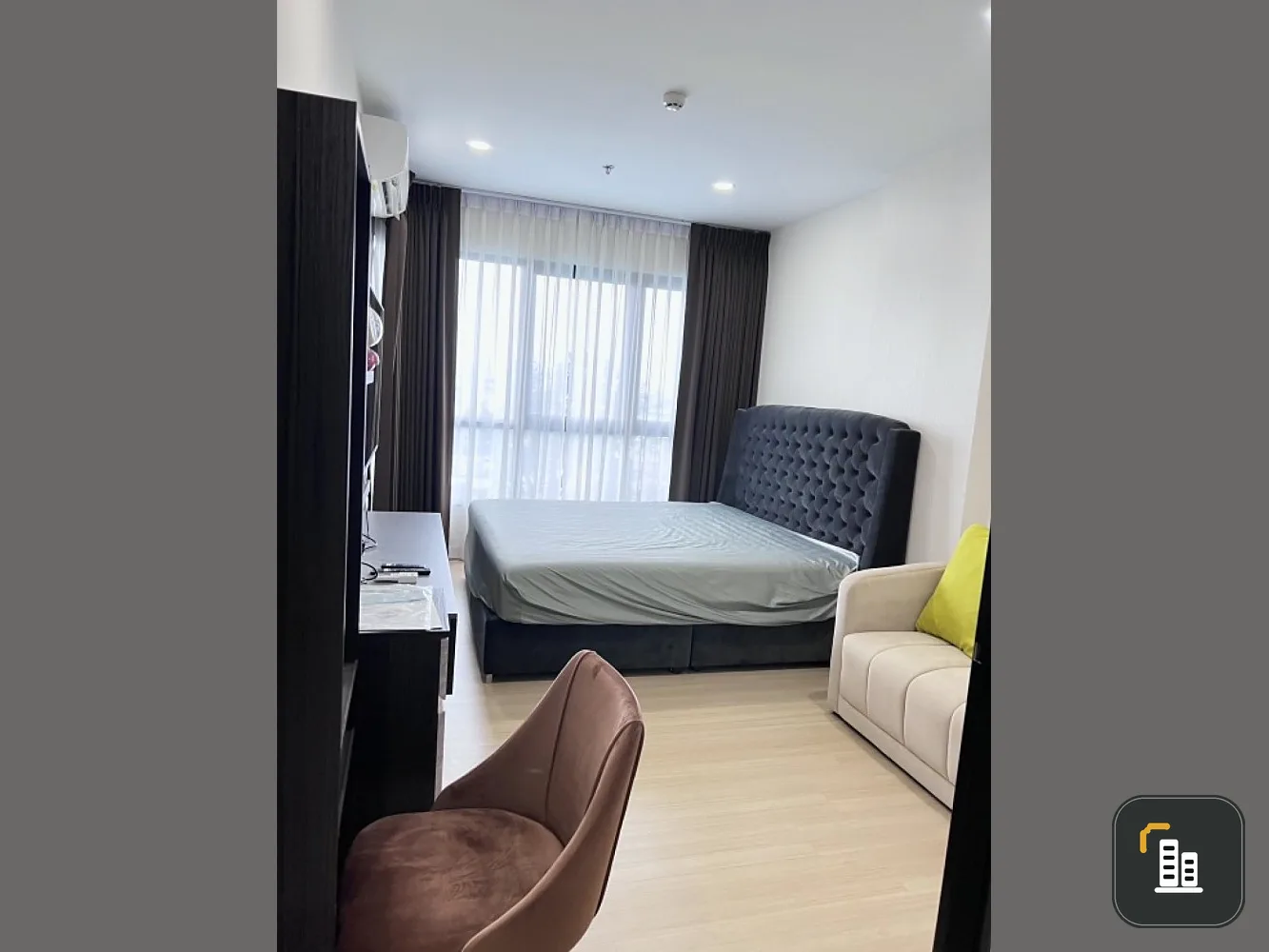 For sale: Supalai Loft Prajadhipok-Wongwian Yai, 8th floor, swimming pool view, this room is in a good location, book now, don't miss out.
