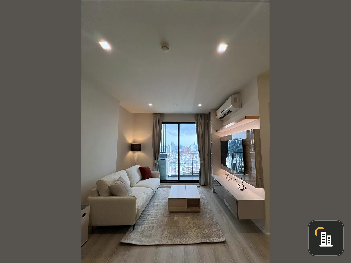 Condo for urgent rent, Quinn Ratchada 17, spacious room, plenty of usable space, hurry and reserve today.
