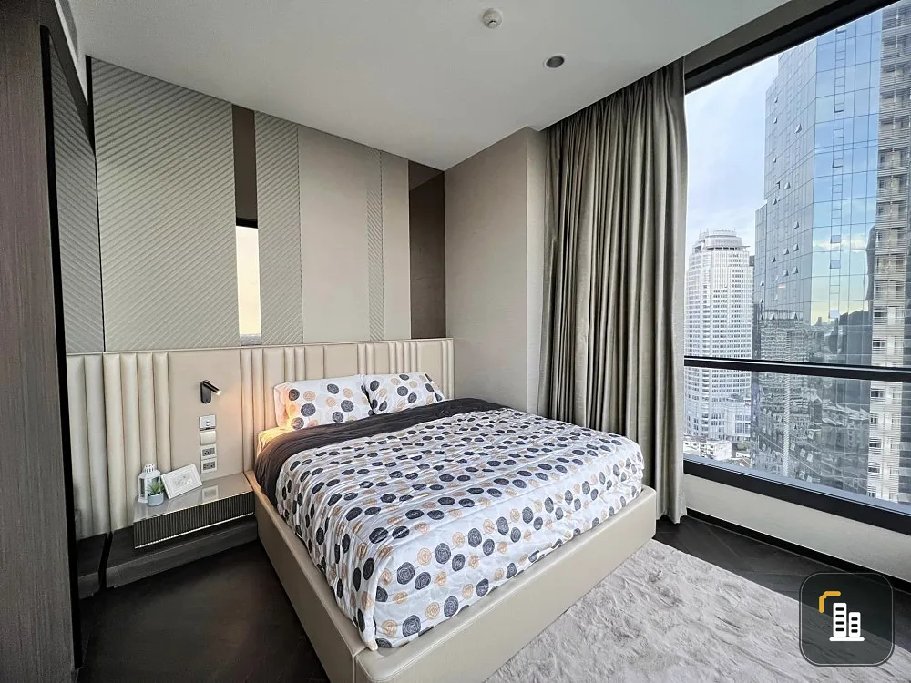 For rent: The Es Sukhumvit 36, high floor, beautiful built-in room, beautiful view, comes with facilities, book now!