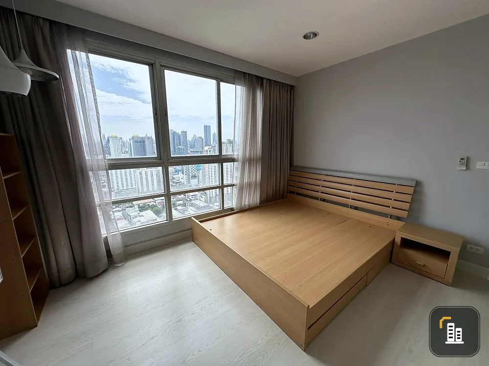 For sale: Pathumwan Resort, not hot, open view, not blocked, spacious room, plenty of usable space, excellent furniture, must arrange.