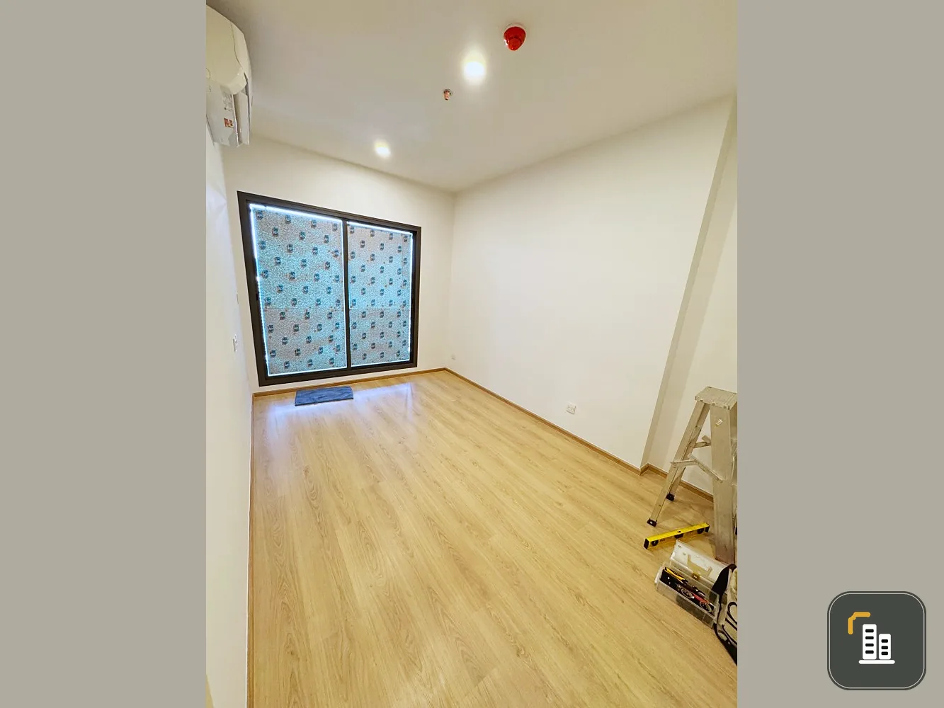 Down payment sale, Life Rama 4 - Asoke, One Bedroom Plus room, high floor, nice project, book now, urgently.