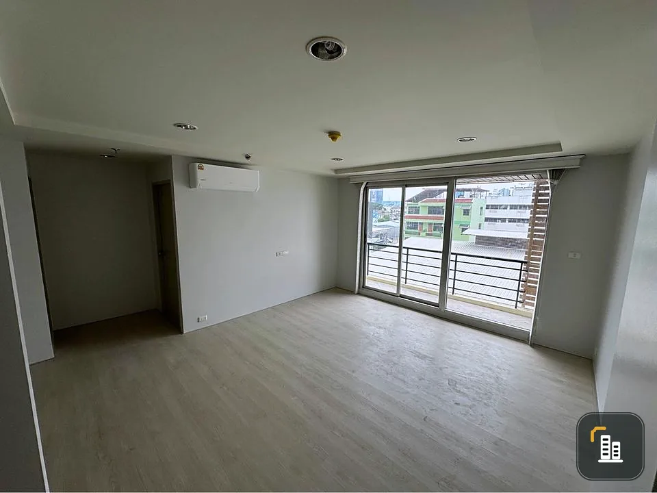 For sale: Resort Ta Yen Akat, empty room, airy, lots of usable space, like living in a resort in the middle of the city, urgent.