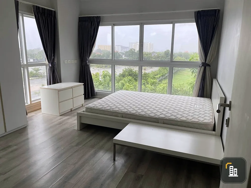 For sale: Double Lake Condominium, corner room, quiet and private, beautiful view, shady green area, can be reserved now.