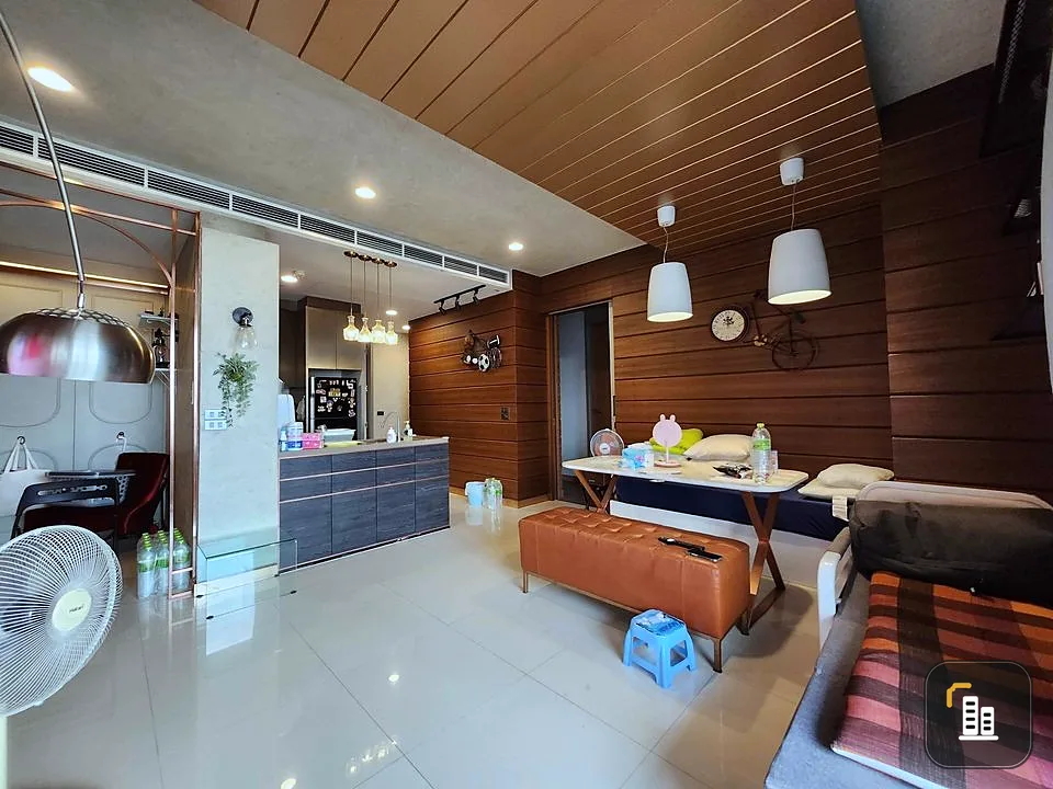 Condo for sale, M Silom, lots of usable space, 2 bedrooms, 2 bathrooms, pets allowed, hurry and book before you miss out.