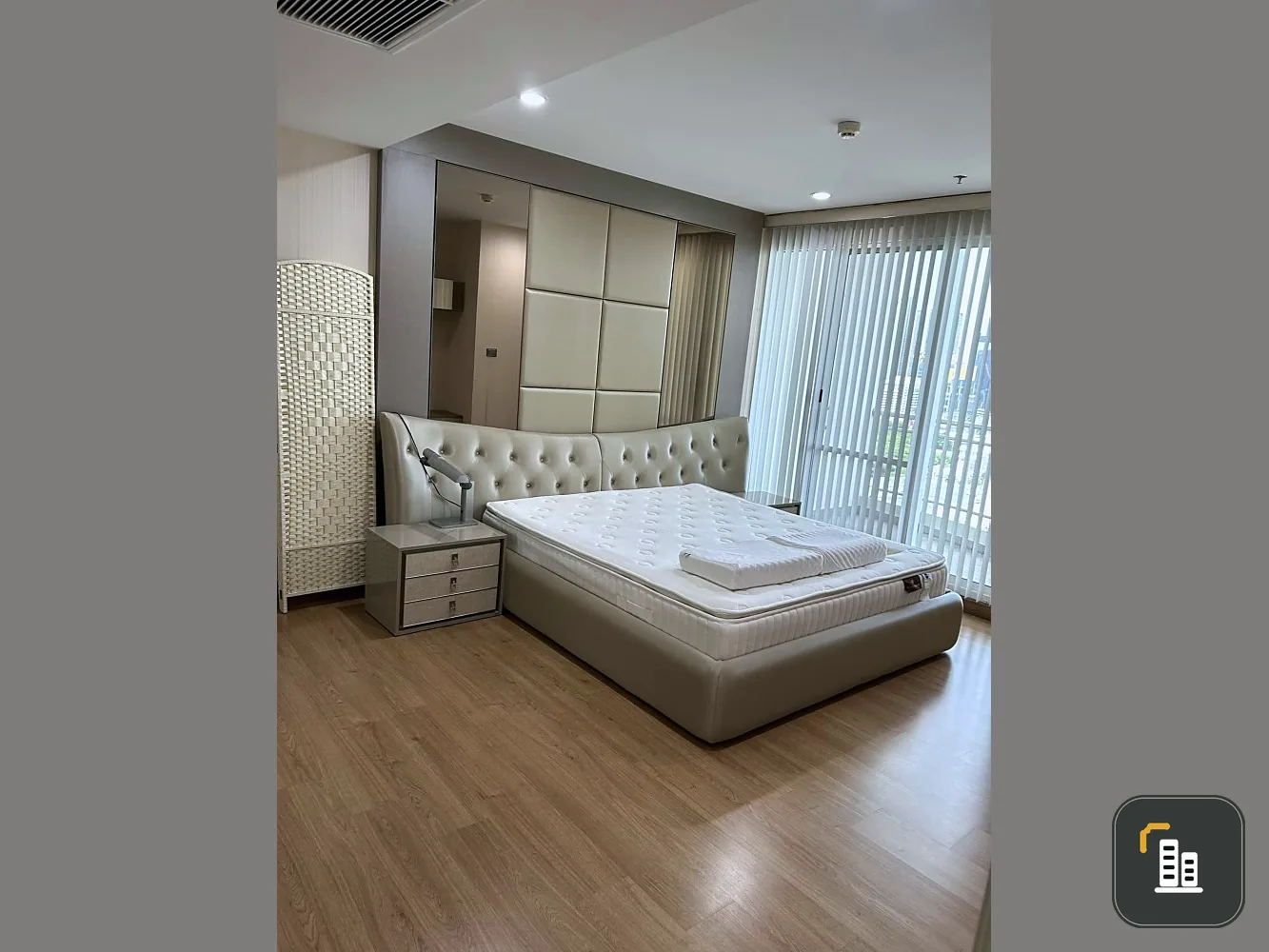 Urgent sale, Supalai Wellington Condo, 3 bedrooms, 3 bathrooms, 17th floor, with built-in furniture, classic style, reserve now.