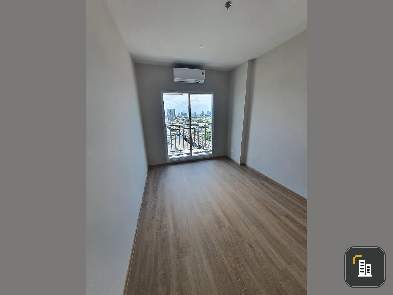 Selling a reservation slip for Lumpini Ville Charan-Fai Chai, 16th floor. Good project, nice location. If interested, hurry and reserve now. Don't mis