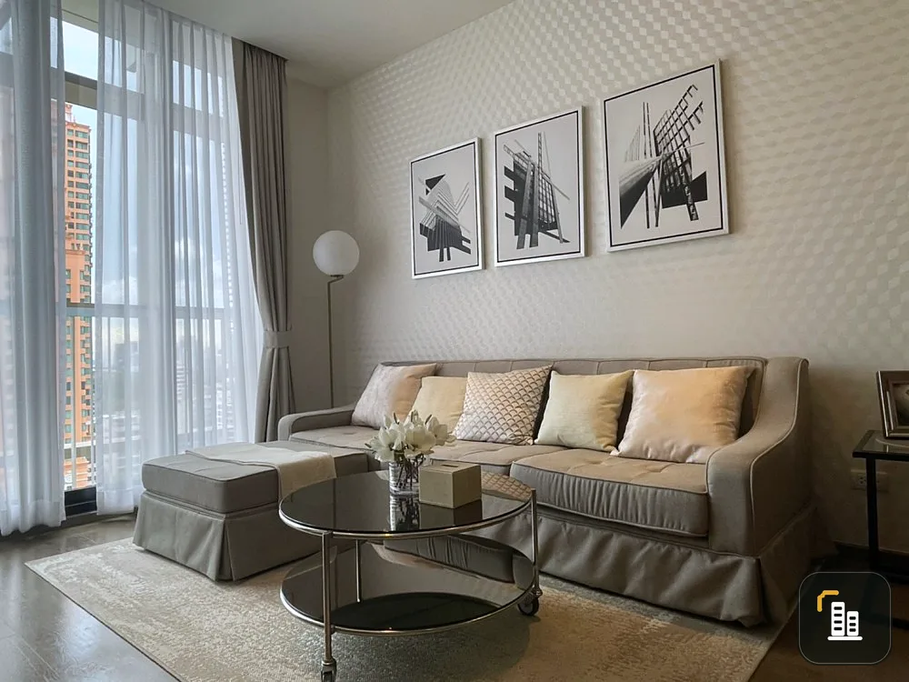 For rent: Park 24 Origin Phrom Phong, beautiful wallpaper throughout the room, complete with furniture, urgently.