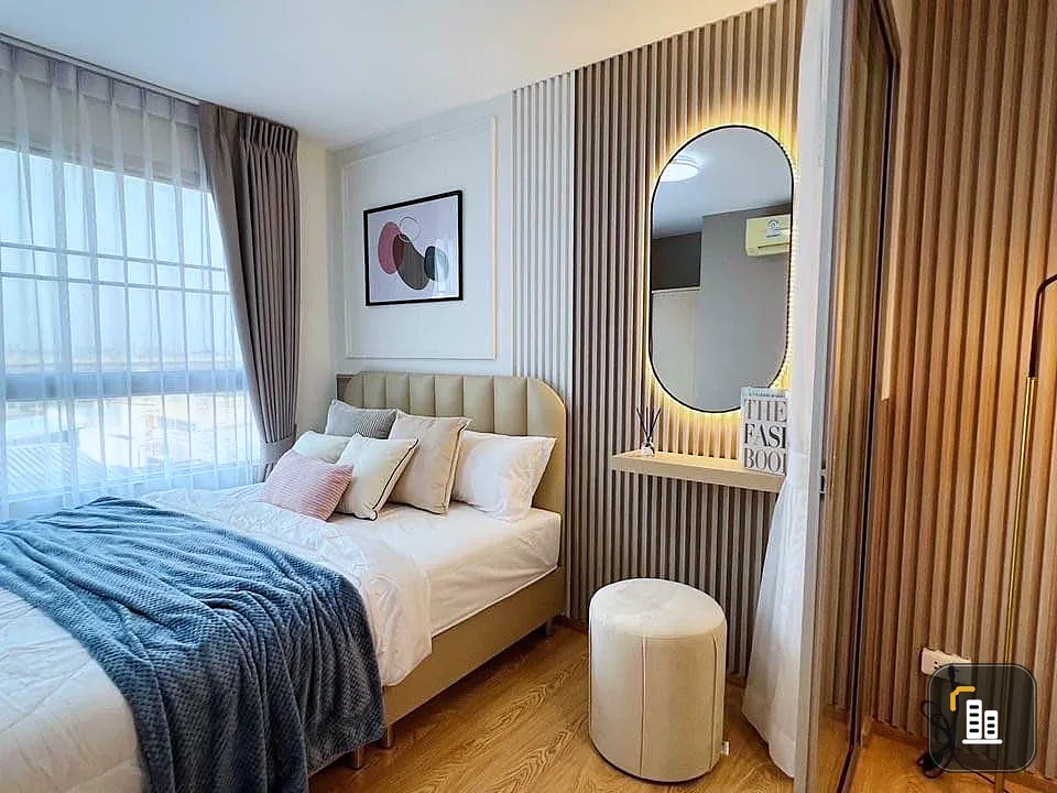 For rent: D Condo Rattanathibet, balcony with city view, building view, airy, comfortable, beautiful room with furniture, very worth booking.