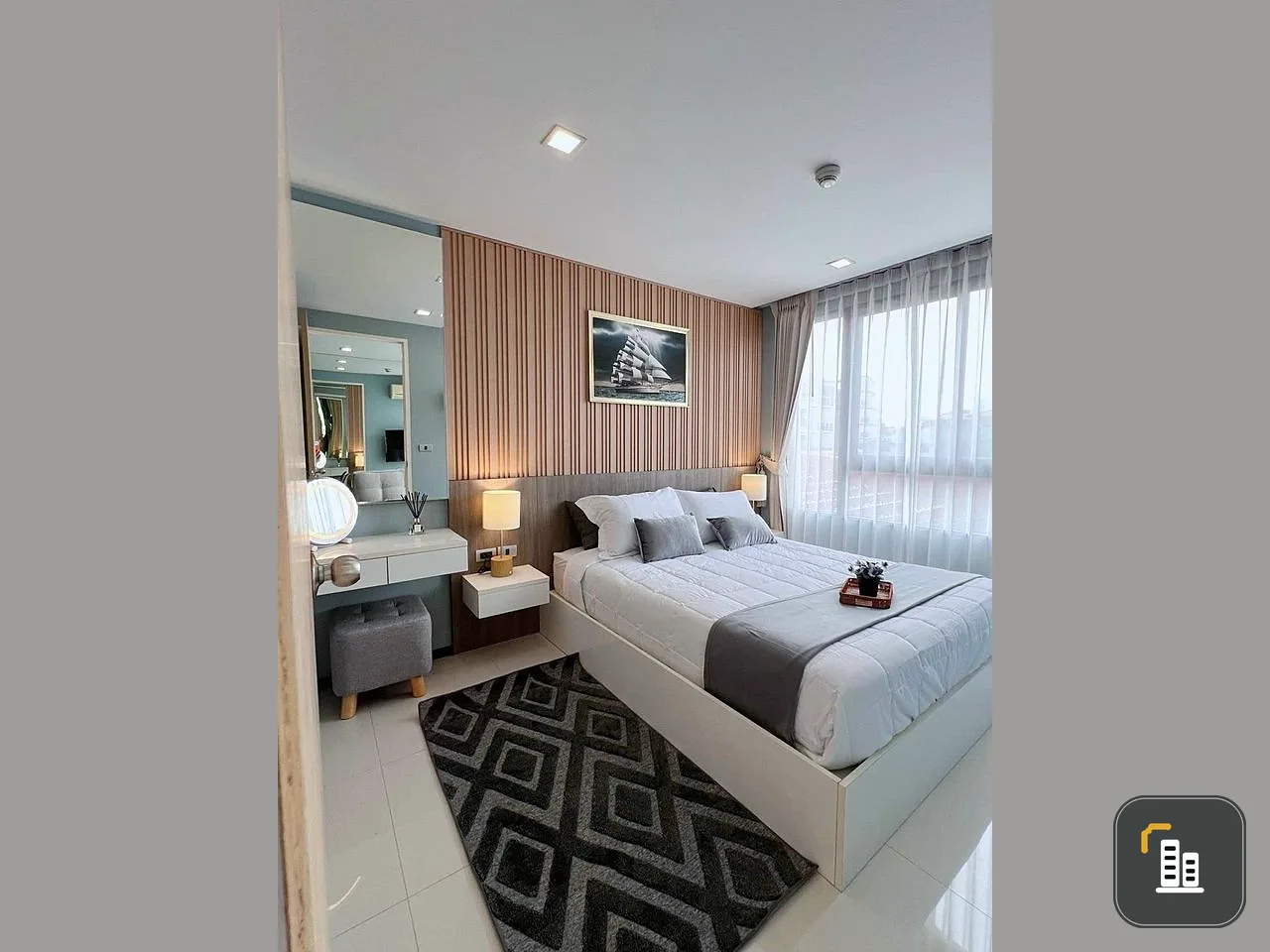 For sale: The Urban Attitude (Central Pattaya), beautifully decorated with built-in furniture, you can't miss out on booking it.