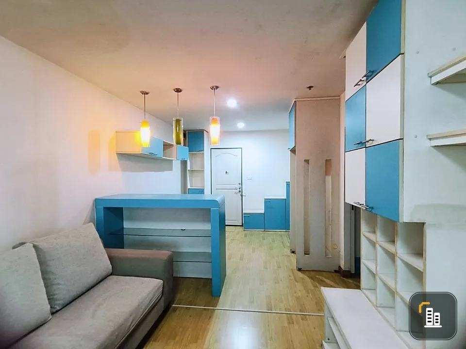 For sale: Regent Home 1 Phahon Yothin 67, decorated in blue and white tones, with quality built-in furniture. Interested? Reserve now!
