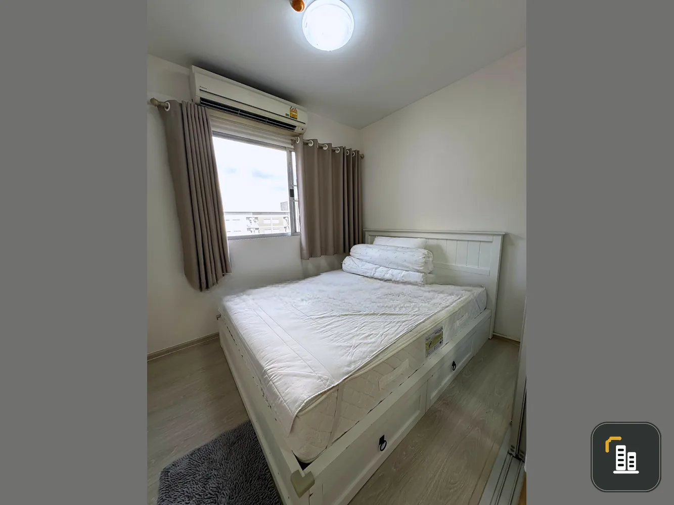 For sale: Plum Condo Park Rangsit Phase 1-3, swimming pool view, great atmosphere, complete with furniture, hurry and reserve now.