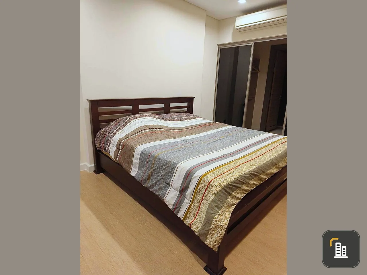 For sale: The Room Charoen Krung 30, spacious room, 15th floor, fully furnished and complete with electrical appliances. Can you not reserve it?