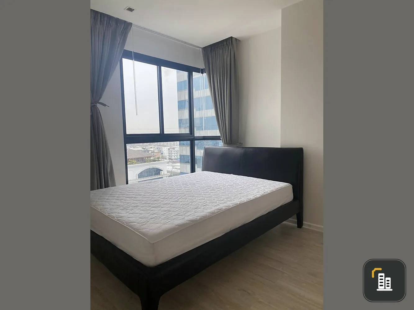 For sale: Quinn Ratchada 17, corner room, spacious, bright tone, airy, private. If interested, hurry and reserve now.